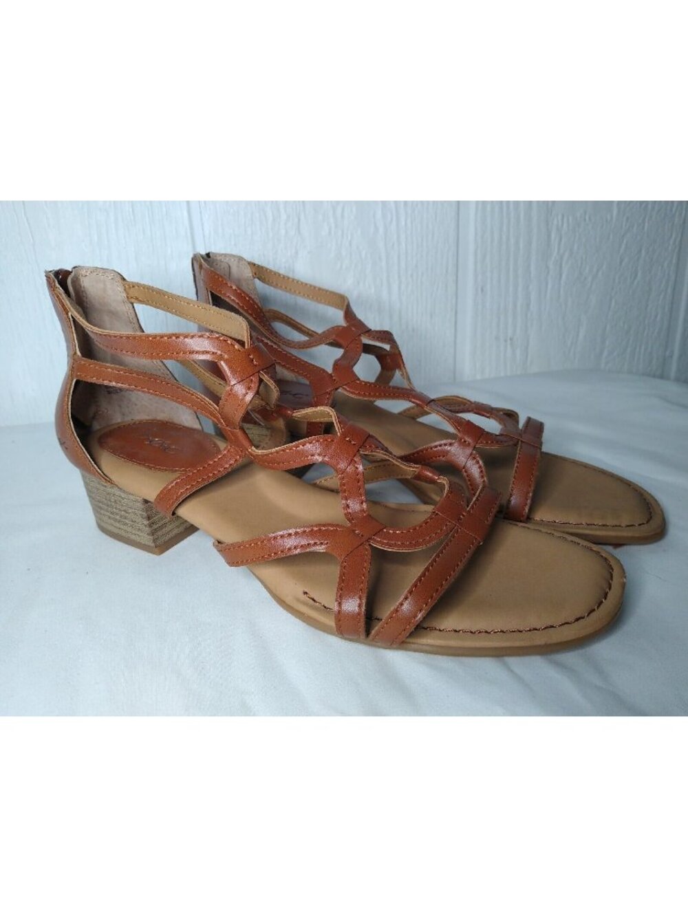 BOC BORN Women's 9 M Brown Strappy Gladiator Sandals Shoe Zip Heel Open Toe FLAW